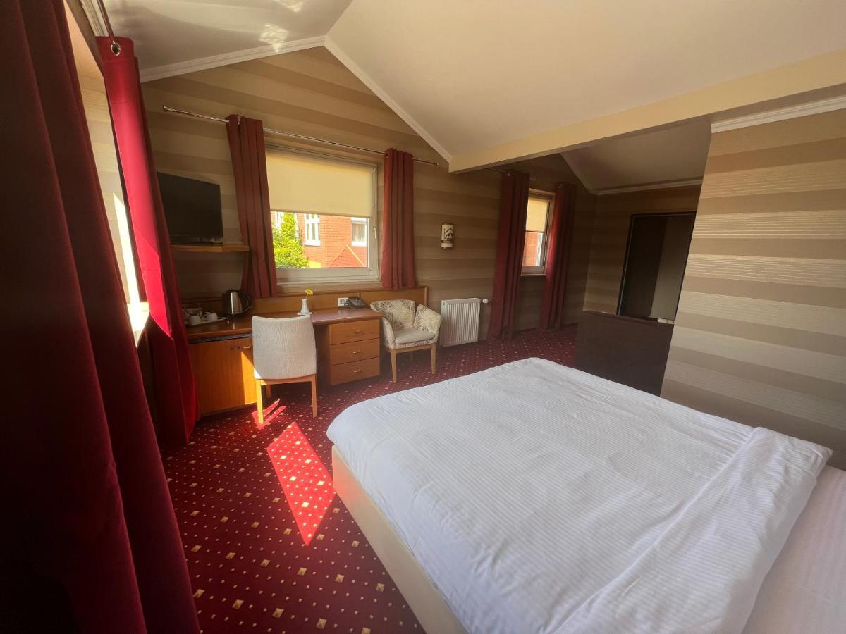 Fergana Uebersee Hotel Бремерхавен Екстериор снимка