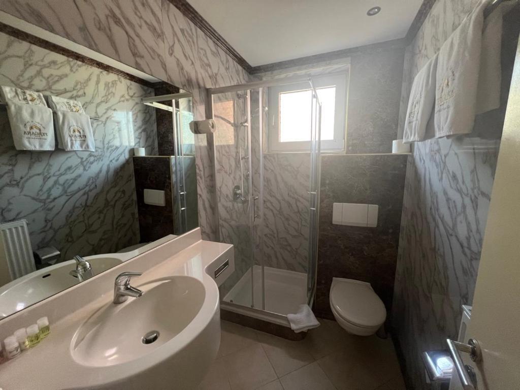 Fergana Uebersee Hotel Бремерхавен Екстериор снимка